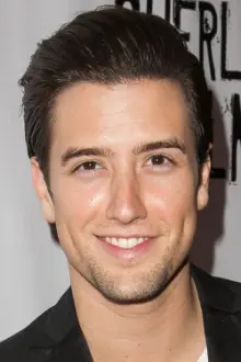 Logan Henderson como: Logan Mitchell