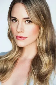 Christa B. Allen como: Alicia