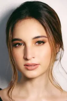 Coleen Garcia-Crawford como: Karla