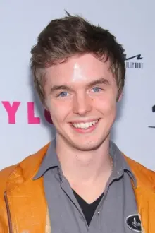 Tyler Johnston como: Corey Boucher