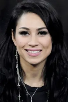 Cassie Steele como: Manny Santos