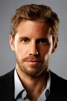 Matt Barr como: David Stanley