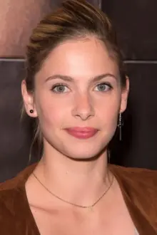 Chloé Coulloud como: Julie