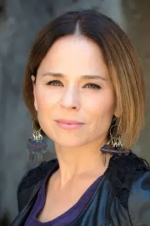 Suzanne Clément como: Agnès Mueller