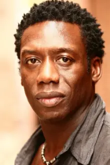 Hakeem Kae-Kazim como: Chris Whitlock