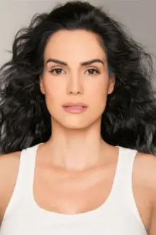Scarlet Ortiz como: Yolanda Llovizna Sánchez