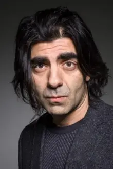 Fatih Akin como: Tony