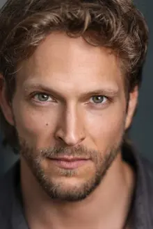 Jon Cor como: Luke