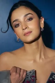 Alia Bhatt como: Vaidehi