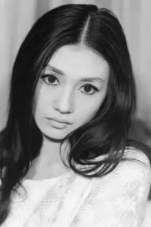 Mariko Kaga como: Akiko Nishie