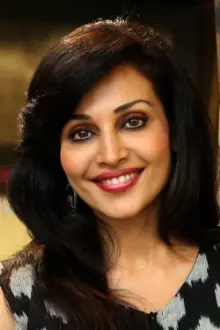 Flora Saini como: Swarna