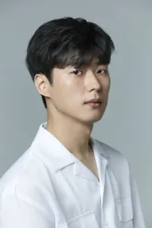Ahn Dong-gu como: Hyun-sung