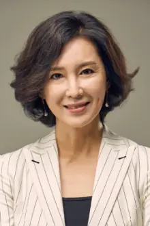 Shim Hye-jin como: Song Young-sook