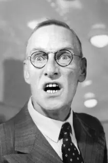 Wilfrid Brambell como: Dignett