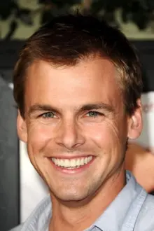 Tommy Dewey como: Alex Cole