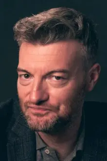 Charlie Brooker como: Presenter