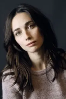 Rebecca Dayan como: Laurence