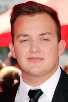 Noah Munck como: Man in Cabin