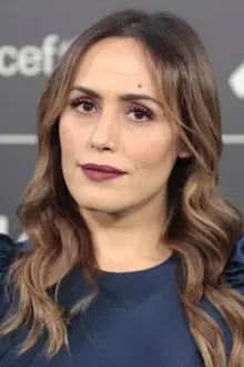 Irene Montalà como: Alba
