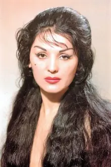 Moira Orfei como: Queen Halis Mosab