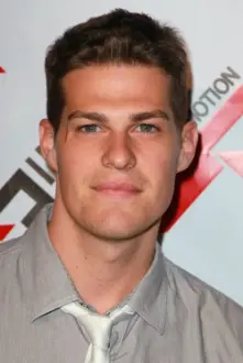 Greg Finley como: Jack Pappas