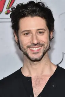 Hale Appleman como: Tobey