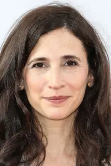 Michaela Watkins como: Nerd's Mom (voice)