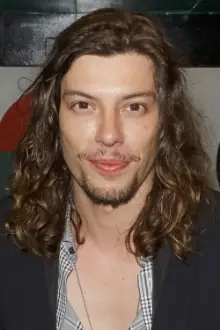 Benedict Samuel como: Gus