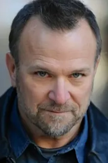 Ned Luke como: Raffles (voice)