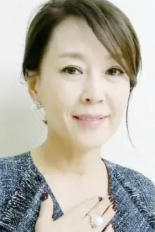 Cha Hwa-yeon como: Yoon Jung-Ae