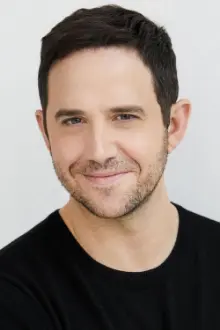 Santino Fontana como: Mr. Kerry