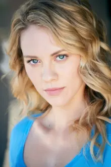 Kelcie Stranahan como: Liz