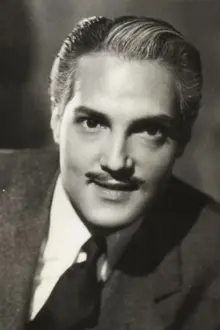Roberto Cañedo como: Julián Sanromán