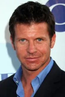 Lloyd Owen como: Darren Matthews