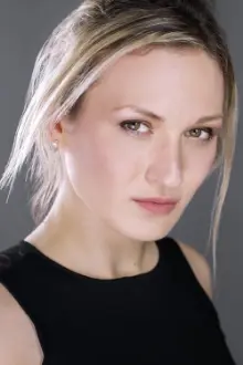 Nika Khitrova como: Scarlet