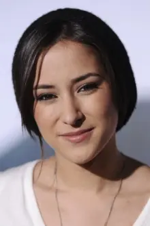 Zelda Williams como: Lucy