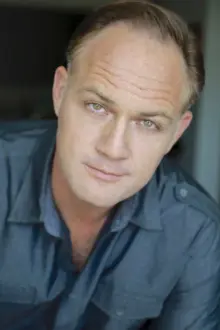 Jason Douglas como: Mayor Kane