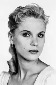 Bibi Andersson como: The Mother