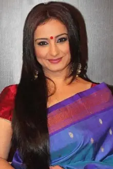 Divya Dutta como: Maya Gupta