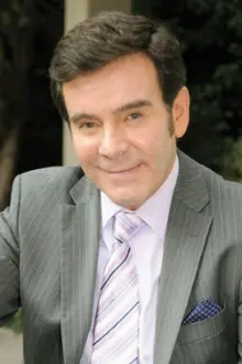 Guillermo Capetillo como: Ángel Montero