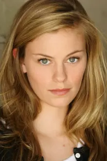 Cassidy Freeman como: Ellie