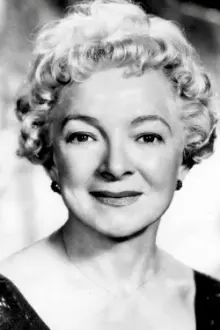 Helen Hayes como: Ernesta Snoop