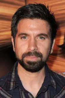 Joshua Gomez como: Captain Kiddo