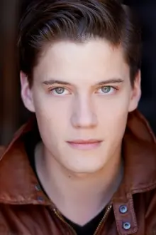 Justin Kelly como: Chuck Lott