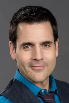 Ben Bass como: Sam Swarek