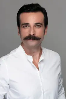 Ozan Dağgez como: Yigit Gurel