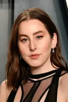 Alana Haim como: 