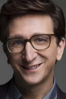 Paul Rust como: Paul