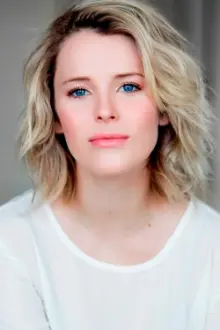 Charlotte Aubin como: Pascale Dubé