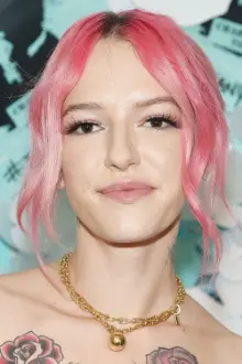 Bria Vinaite como: Halley